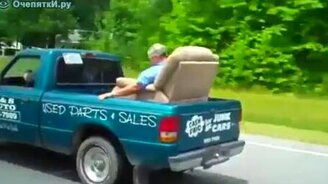 Поездка в кресле - смотреть видео (0:35)