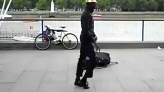 Потрясающе гибкий - смотреть видео (1:44)