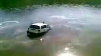 Улетел в речку - смотреть видео (1:33)