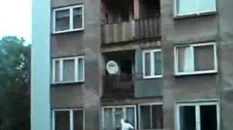 Ловкий лазутчик - смотреть видео (1:01)