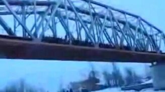 Прыжок с моста по-русски - смотреть видео (0:27)