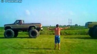 Пикапы перетягивают трос - смотреть видео (0:28)