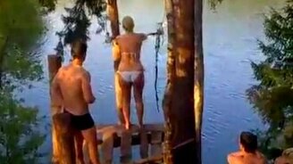 Девушка и тарзанка - смотреть видео (0:29)