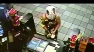 Грабитель с трусами на голове - смотреть видео (0:21)