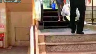 Самый короткий эскалатор - смотреть видео (0:40)