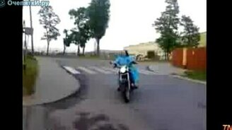 Весёлые падения августа 2011 - смотреть видео (9:46)