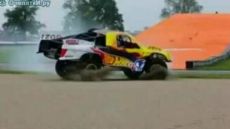 Прыжок в 101 метр - смотреть видео (0:32)