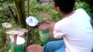 Юный барабанщик с Востока - смотреть видео (4:54)