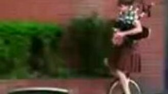 Задорный волынщик - смотреть видео (0:28)