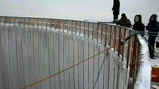 Прыжки в градирню - смотреть видео (1:35)