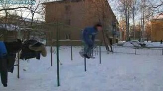 Страусом в снег - смотреть видео (0:06)