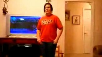 Брат помешал сестре - смотреть видео (1:01)