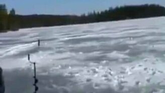 Беспрецедентный случай на рыбалке - смотреть видео (0:25)