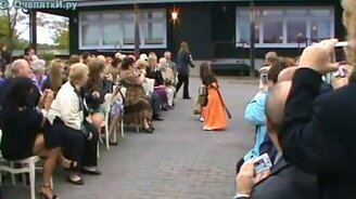 Прибралась на свадьбе - смотреть видео (0:41)