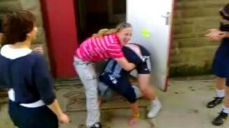 Девушки пробуют бэтменинг - смотреть видео (0:28)