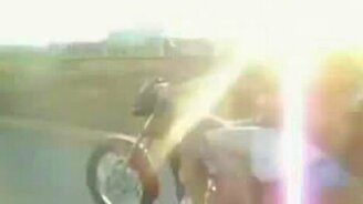 Трое на скутере - смотреть видео (0:10)