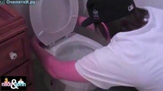 Не дал сходить в туалет - смотреть видео (1:37)