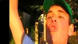 Проглотил паука - смотреть видео (0:44)