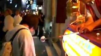 Шутник с мороженым - смотреть видео (1:48)