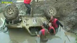 Чуть не утонул в луже - смотреть видео (2:54)