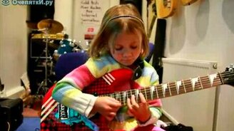 Девочка в 6 лет играет на гитаре - смотреть видео (4:09)