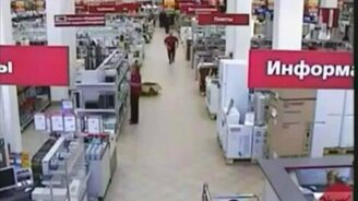 А пол-то не скользит! - смотреть видео (0:16)