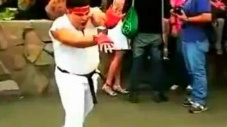 Серьёзный каратист - смотреть видео (0:54)