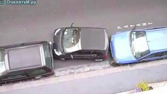 Суровый водитель на компактной машинке - смотреть видео (0:45)