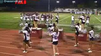 Падение девушки-чирлидера - смотреть видео (0:19)